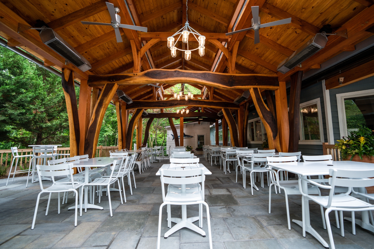 Annapolis Craft Beer and Coastal Cuisine Lures Bar & Grille